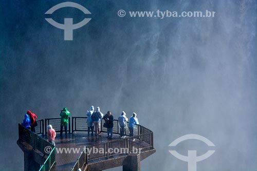  Turistas no mirante das Cataratas do Iguaçu  - Foz do Iguaçu - Paraná (PR) - Brasil