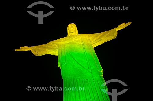  Cristo Redentor (1931) com iluminação nas cores do Brasil  - Rio de Janeiro - Rio de Janeiro (RJ) - Brasil