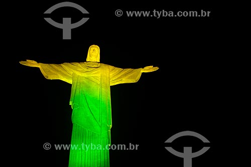  Cristo Redentor (1931) com iluminação nas cores do Brasil  - Rio de Janeiro - Rio de Janeiro (RJ) - Brasil