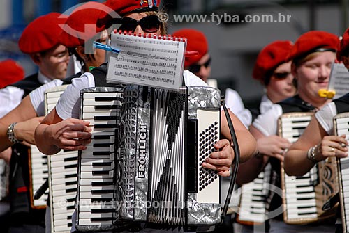  Músicos com trajes típicos alemães durante a Oktoberfest  - Blumenau - Santa Catarina (SC) - Brasil