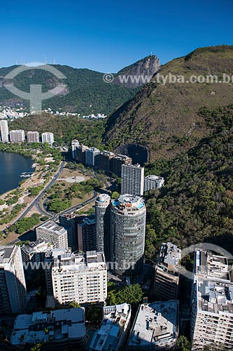  Prédios no entorno da Lagoa Rodrigo de Freitas e Morro do Corcovado ao fundo  - Rio de Janeiro - Rio de Janeiro (RJ) - Brasil