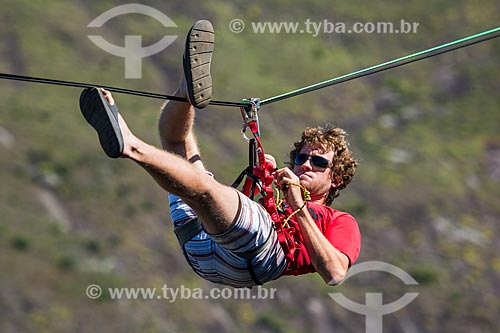  Homem preparando a fita do slackline no Morro do Cantagalo  - Rio de Janeiro - Rio de Janeiro (RJ) - Brasil