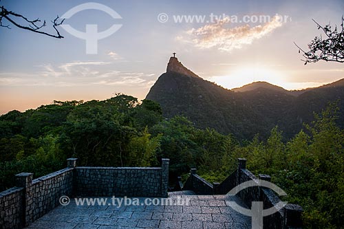  Pôr do sol no Cristo Redentor visto do Mirante Dona Marta  - Rio de Janeiro - Rio de Janeiro (RJ) - Brasil