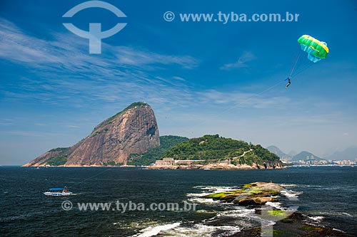  Parasailing na Baía de Guanabara com Pão de Açúcar ao fundo  - Rio de Janeiro - Rio de Janeiro (RJ) - Brasil