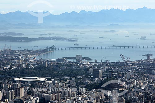  Vista geral do Estádio Jornalista Mário Filho - também conhecido como Maracanã - com a Ponte Rio-Niterói ao fundo  - Rio de Janeiro - Rio de Janeiro (RJ) - Brasil