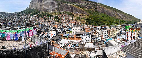  Vista da favela da Rocinha com o Morro Dois Irmãos ao fundo  - Rio de Janeiro - Rio de Janeiro (RJ) - Brasil