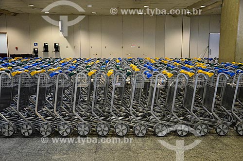  Carrinhos para bagagem no Aeroporto Internacional Antônio Carlos Jobim  - Rio de Janeiro - Rio de Janeiro (RJ) - Brasil