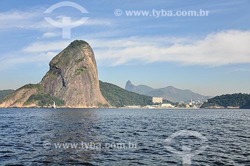  Pão de Açúcar visto da Baía de Guanabara com o Cristo Redentor (1931) ao fundo  - Rio de Janeiro - Rio de Janeiro (RJ) - Brasil