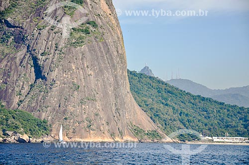  Pão de Açúcar visto da Baía de Guanabara com o Cristo Redentor (1931) ao fundo  - Rio de Janeiro - Rio de Janeiro (RJ) - Brasil