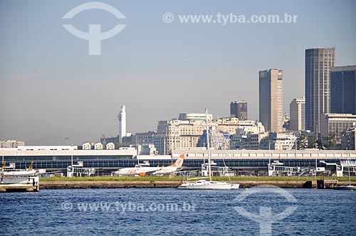  Vista do Aeroporto Santos Dumont a partir da Baía de Guanabara  - Rio de Janeiro - Rio de Janeiro (RJ) - Brasil