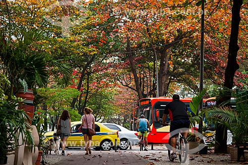  Pedestres próximo ao Jardim de Alah  - Rio de Janeiro - Rio de Janeiro (RJ) - Brasil