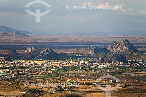  Morros no sertão do Ceará com a cidade de Quixadá  - Quixadá - Ceará (CE) - Brasil