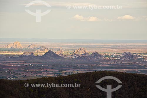  Morros no sertão do Ceará com a cidade de Quixadá  - Quixadá - Ceará (CE) - Brasil