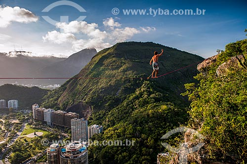  Praticante de slackline no Morro do Cantagalo  - Rio de Janeiro - Rio de Janeiro (RJ) - Brasil