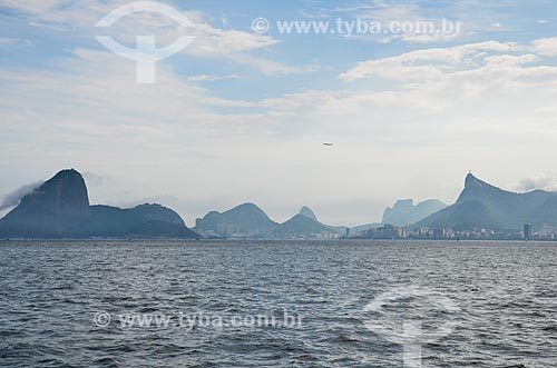  Vista do Pão de Açúcar e Cristo Redentor a partir da Baía de Guanabara  - Rio de Janeiro - Rio de Janeiro (RJ) - Brasil