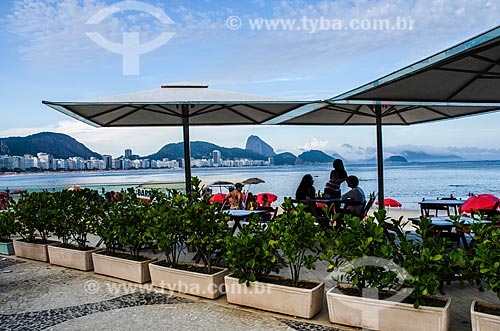  Vista do calçadão de Praia de Copacabana com o Pão de Açúcar ao fundo  - Rio de Janeiro - Rio de Janeiro (RJ) - Brasil