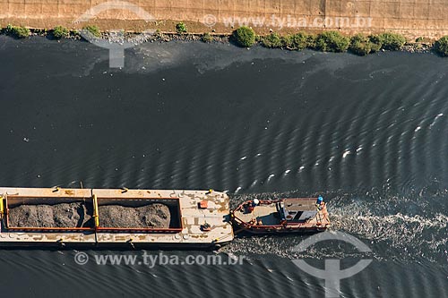  Vista de cima de balsa transportando sujeira retirada do Rio Tietê  - São Paulo - São Paulo (SP) - Brasil