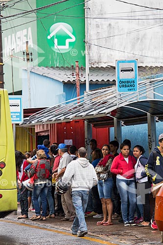  Assunto: Ponto de ônibus na Rua Desembargador Jaime
Local: Anápolis - Goiás (GO) - Brasil
Data: 05/2015 