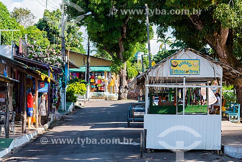  Comércio de artesanato e comida na praça central do distrito de Alter-do-Chão  - Santarém - Pará (PA) - Brasil