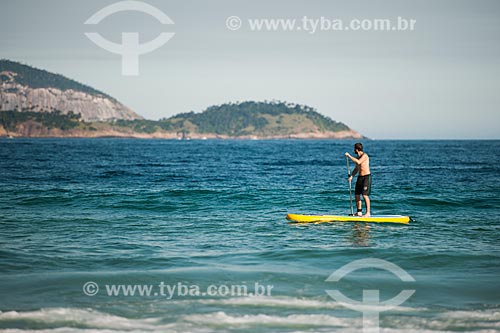  Praticante de stand up paddle na Praia de Ipanema  - Rio de Janeiro - Rio de Janeiro (RJ) - Brasil