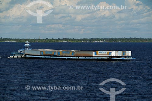  Balsa transportando contêiners no Rio Negro  - Parintins - Amazonas (AM) - Brasil