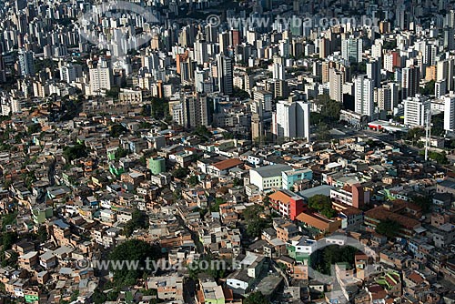  Foto aérea do Morro do Papagaio e prédios ao fundo  - Belo Horizonte - Minas Gerais (MG) - Brasil