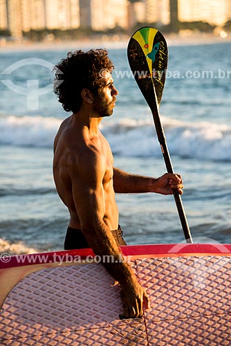  Praticante de Stand up paddle no posto 6 da Praia de Copacabana  - Rio de Janeiro - Rio de Janeiro (RJ) - Brasil