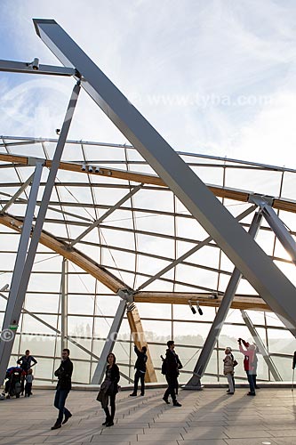  Turistas no interior da Fundação Louis Vuitton (2014)  - Paris - Paris - França