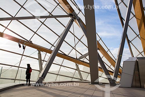  Turistas no interior da Fundação Louis Vuitton (2014)  - Paris - Paris - França