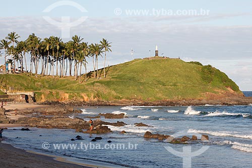  Vista da orla da Praia da Barra com o Morro do Cristo ao fundo  - Salvador - Bahia (BA) - Brasil