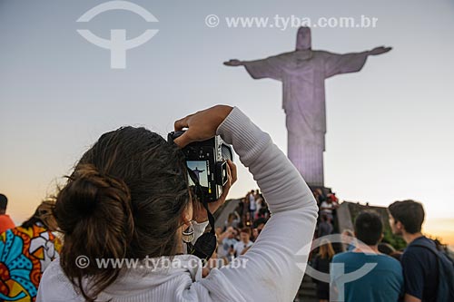  Turista fotografando o Cristo Redentor (1931)  - Rio de Janeiro - Rio de Janeiro (RJ) - Brasil