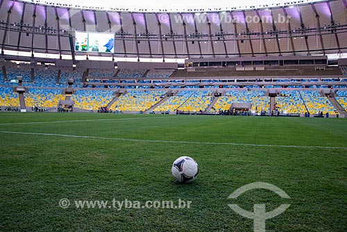  Bola de futebol no gramado do Estádio Jornalista Mário Filho (1950) - também conhecido como Maracanã  - Rio de Janeiro - Rio de Janeiro (RJ) - Brasil