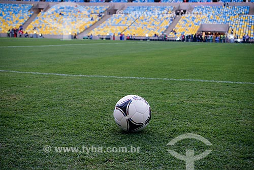  Bola de futebol no gramado do Estádio Jornalista Mário Filho (1950) - também conhecido como Maracanã  - Rio de Janeiro - Rio de Janeiro (RJ) - Brasil