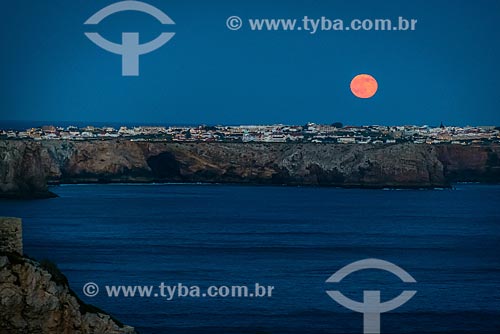  Lua vermelha em anoitece na freguesia de Sagres  - Concelho de Vila do Bispo - Distrito de Faro - Portugal