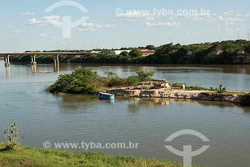  Margem do Rio Parnaíba - divisa natural entre os estados de Piauí e Maranhão - com a Ponte Presidente José Sarney - também conhcida como Ponte da Amizade à esquerda  - Teresina - Piauí (PI) - Brasil