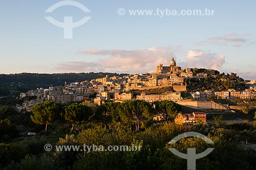  Vista geral da cidade de Piazza Armerina durante o pôr do sol  - Piazza Armerina - Província de Enna - Itália