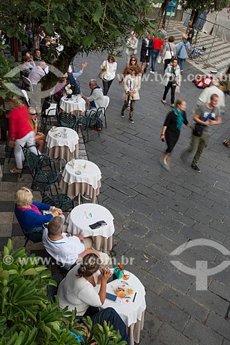  Mesas de bar na Piazza 9 Aprile (Praça nove de Abril)  - Taormina - Província de Messina - Itália