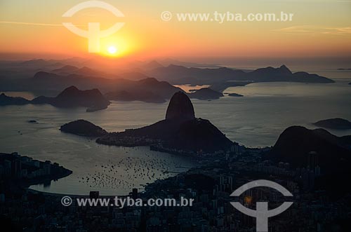  Vista do amanhecer no Pão de Açúcar a partir do Cristo Redentor  - Rio de Janeiro - Rio de Janeiro (RJ) - Brasil