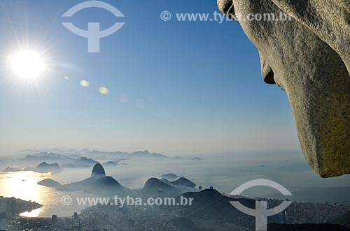  Vista do amanhecer a partir do Cristo Redentor (1931) com o Pão de Açúcar ao fundo  - Rio de Janeiro - Rio de Janeiro (RJ) - Brasil