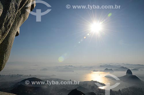  Vista do amanhecer a partir do Cristo Redentor (1931) com o Pão de Açúcar ao fundo  - Rio de Janeiro - Rio de Janeiro (RJ) - Brasil