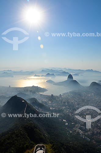  Vista do amanhecer a partir do Cristo Redentor (1931) com o Pão de Açúcar ao fundo  - Rio de Janeiro - Rio de Janeiro (RJ) - Brasil