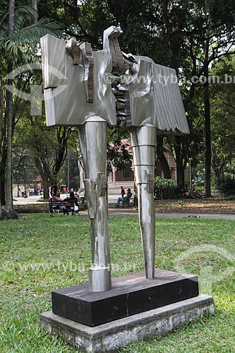  Escultura Homem Pássaro (1985) de Nicolas Vlavianos no Parque da Luz  - São Paulo - São Paulo (SP) - Brasil