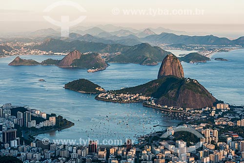  Vista da Baia da Guanabara e do Pão de Açúcar a partir do mirante do Cristo Redentor  - Rio de Janeiro - Rio de Janeiro (RJ) - Brasil