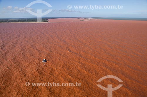  Foz do Rio Doce após o rompimento de barragem de rejeitos de mineração da empresa Samarco em Mariana (MG)  - Linhares - Espírito Santo (ES) - Brasil