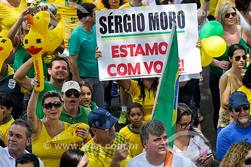  Cartaz em apoio ao Juiz Sergio Moro durante manifestação pelo impeachment da Presidente Dilma Rousseff em 13 de março  - São José do Rio Preto - São Paulo (SP) - Brasil