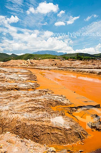  Vista geral de parte do distrito de Bento Rodrigues após o rompimento de barragem de rejeitos de mineração da empresa Samarco em Mariana (MG)  - Mariana - Minas Gerais (MG) - Brasil