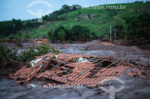  Ruína de casa no distrito de Paracatu de Baixo após o rompimento de barragem de rejeitos de mineração da empresa Samarco em Mariana (MG)  - Mariana - Minas Gerais (MG) - Brasil