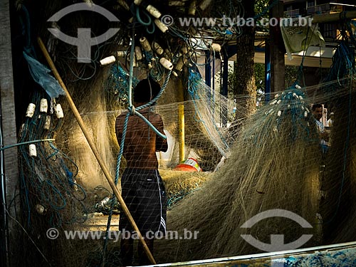  Pescador na colônia de pescadores Z-13 - no Posto 6 da Praia de Copacabana  - Rio de Janeiro - Rio de Janeiro (RJ) - Brasil