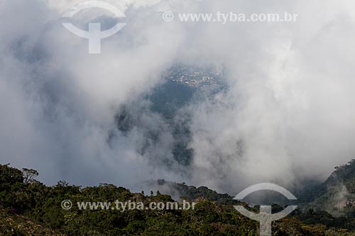  Vista de morros no Parque Nacional da Serra dos Órgãos durante a trilha entre Teresópolis à Petrópolis  - Teresópolis - Rio de Janeiro (RJ) - Brasil