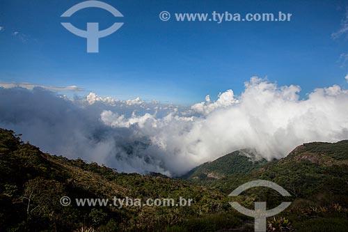  Vista de morros no Parque Nacional da Serra dos Órgãos durante a trilha entre Teresópolis à Petrópolis  - Teresópolis - Rio de Janeiro (RJ) - Brasil